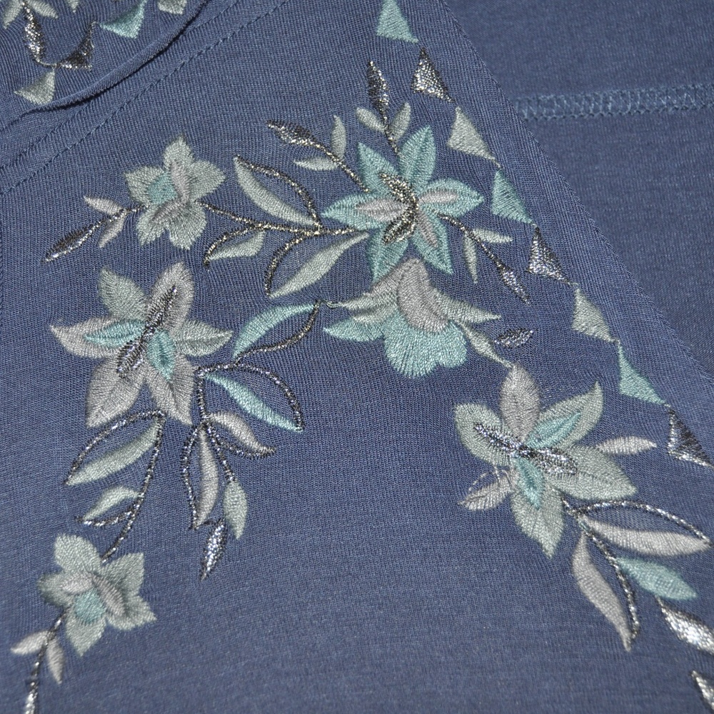New KNOX ROSE Embroidered V-Neck Banded Top [D4] - Picture 5 of 8